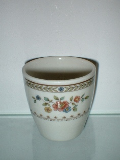 Royal Doulton - Tableware LTD 1976, Kingswood. T.C. 1115 (mark black)