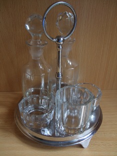 Kabaret metalowy z wk�adami szklanymi