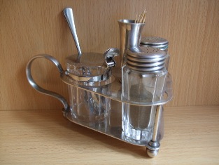 Kabaret metalowy z wk�adami szklanymi